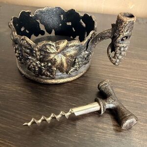 Design Toscano Bottle Holder W/ Corkscrew
Farmhouse Rustic Giftguide